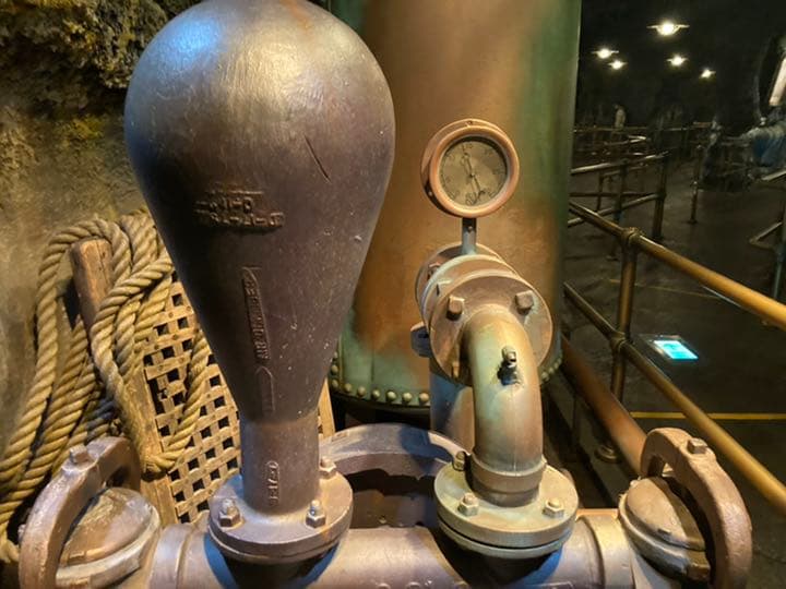 輸入品ディズニーシー　センターオブジアース　ポンプ圧力ゲージ同じ種類 20周年