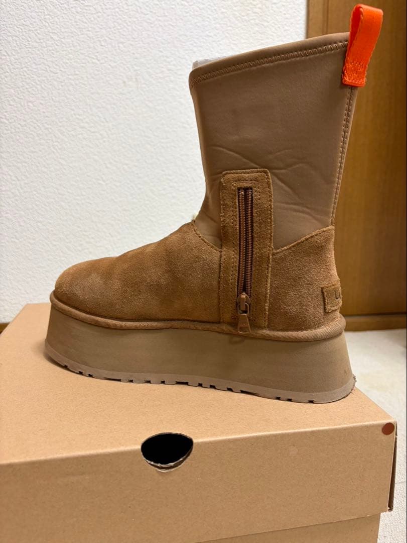 UGG 厚底ブーツ