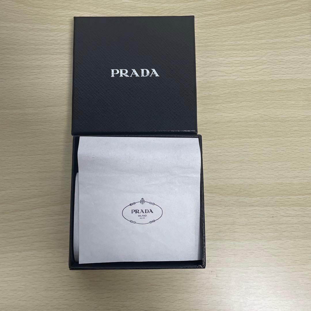 PRADA ブラックレザー キーホルダー