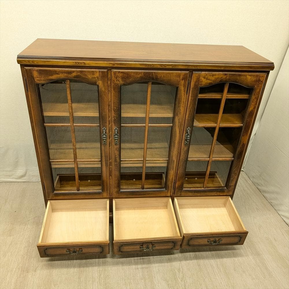 カリモク　コロニアル　天然木　サイドボード　リビングボード　キャビネット　飾り棚