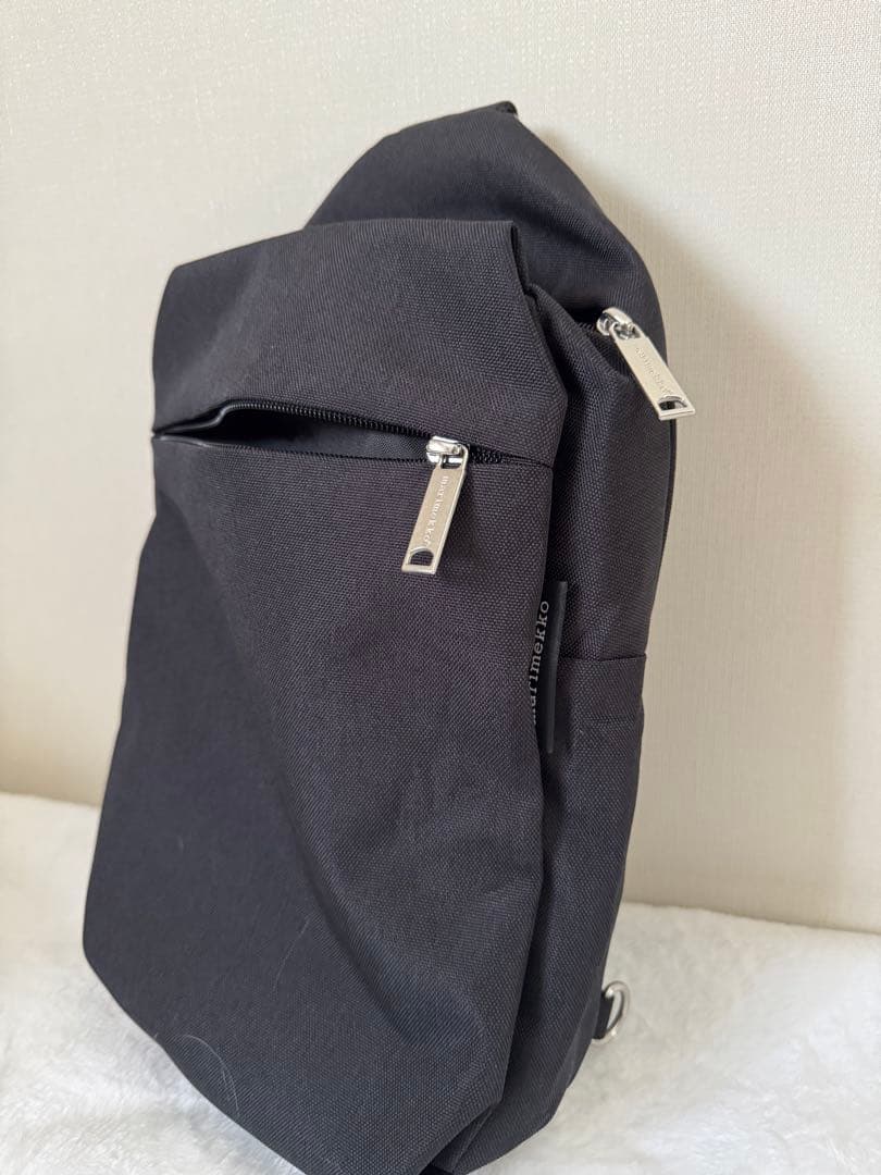 marimekko ブラック ボディバッグ