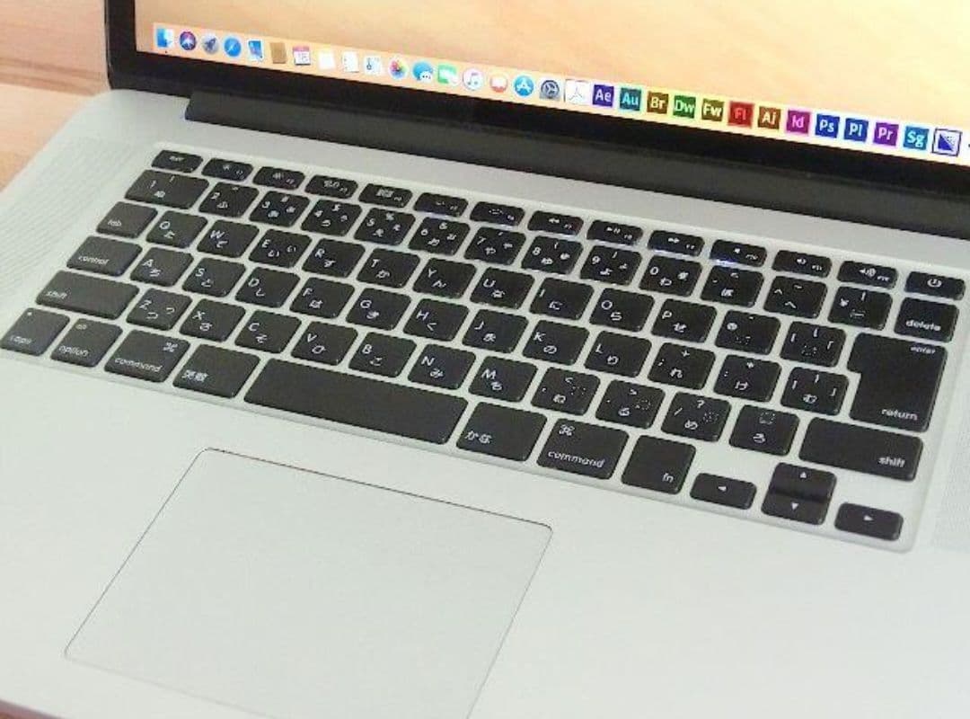 イラレ、フォトショップ入りMacBook Pro Retina 15