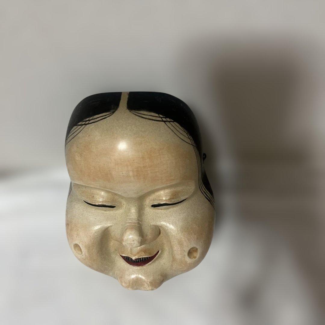 伝統的な能面 笑顔の木製お面