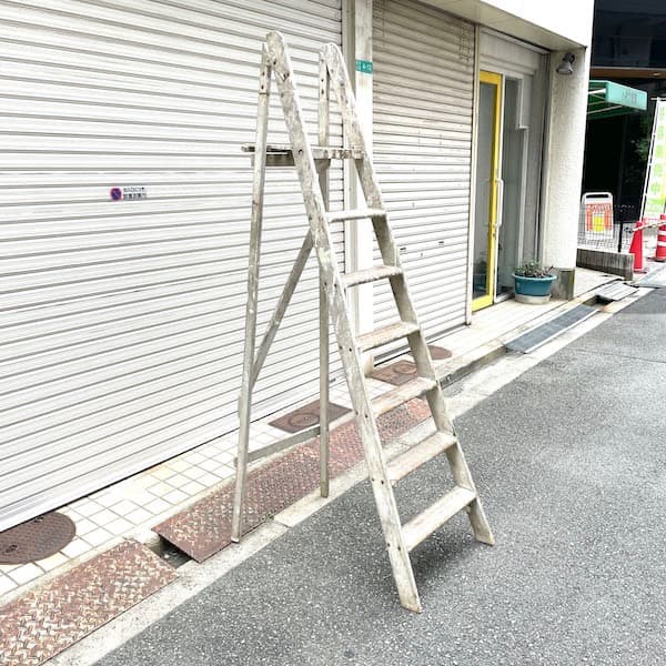シャビィな梯子　ハシゴ　ラック　インテリア　什器　ビンテージ　脚立　おしゃれ