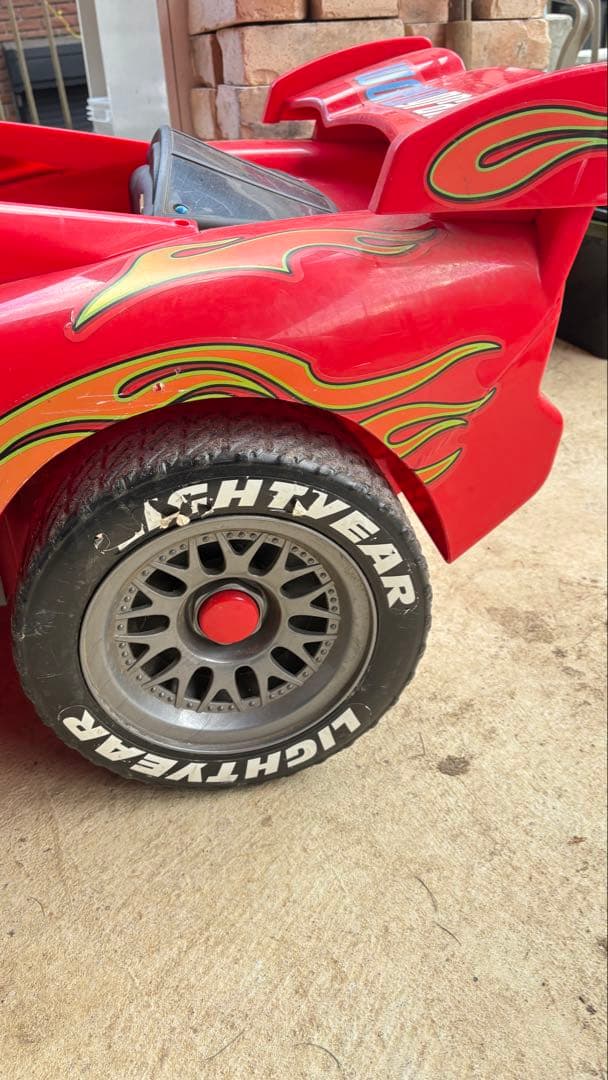ライトニング・マックィーン 電動自動車　カーズ　レア品！！お正月に