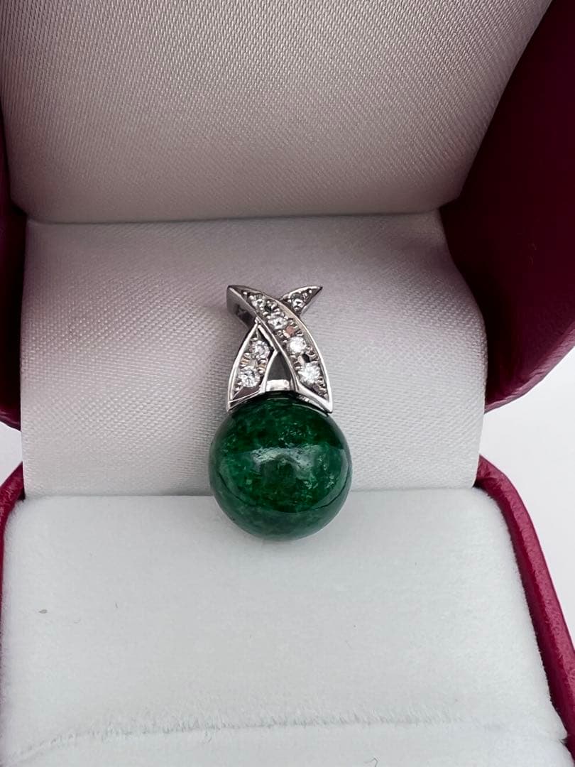 PT900プナチナ　天然翡翠 ペンダント　ダイヤモンド付き