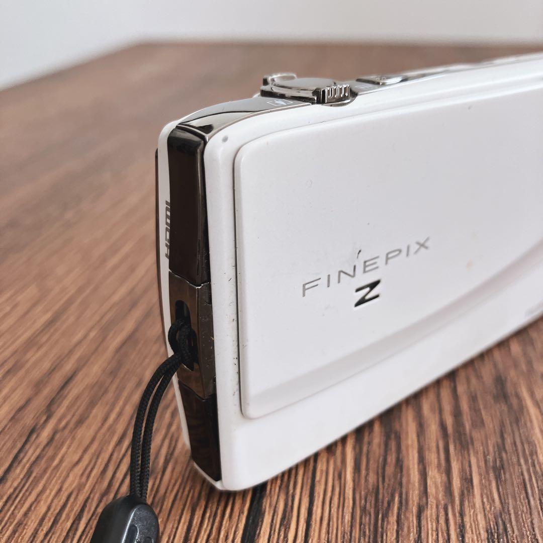 FUJIFILM FinePix Z900EXR デジタルカメラ　ホワイト