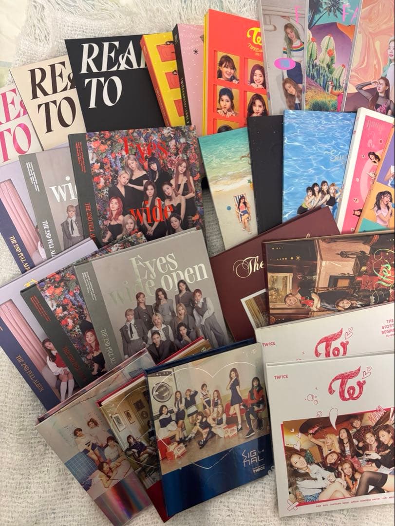 TWICE アルバム、CD83点+複数トレカまとめ売り