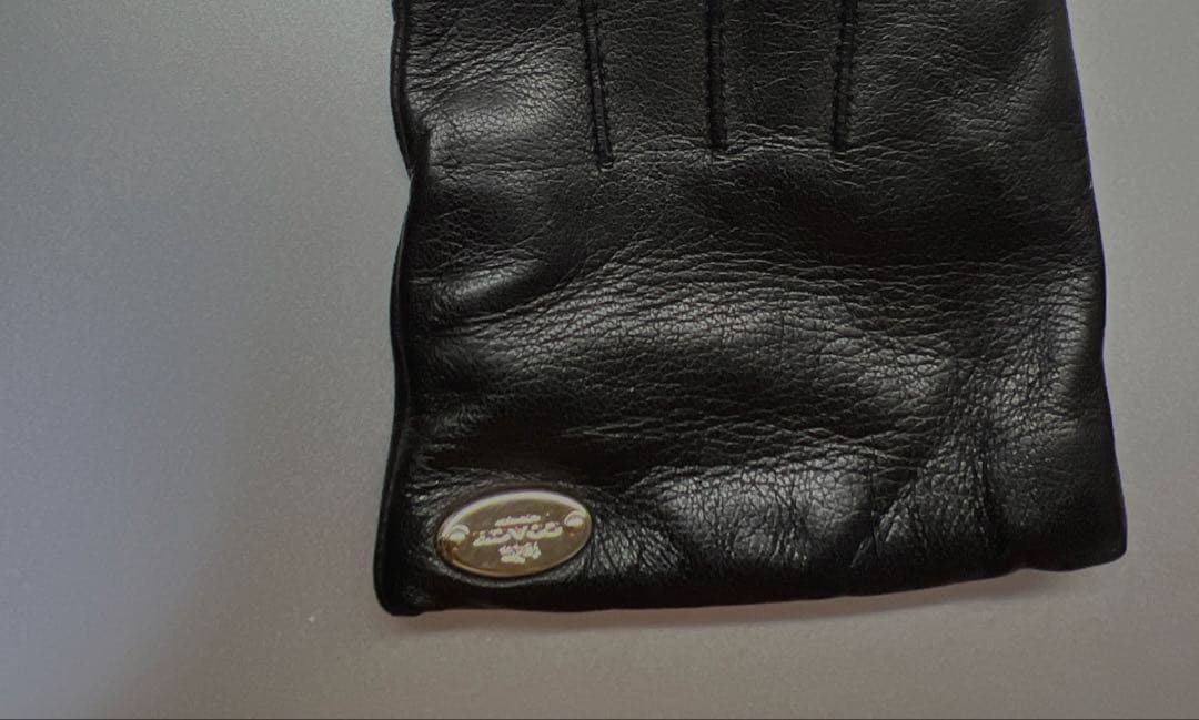 新品コーチ、羊革製グローブ、ゴールドロゴプレート付き