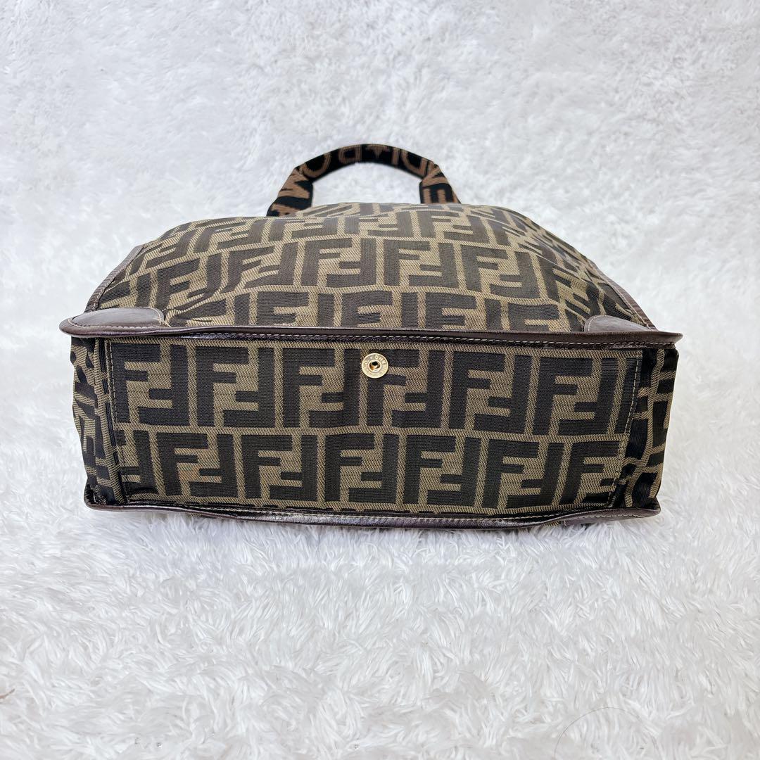 美品　フェンディ　エコバッグ　折り畳み　ズッカ　トートバッグ　A4 レザー