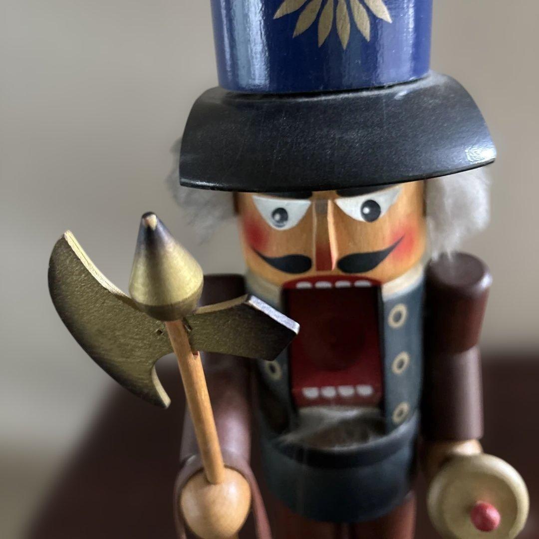木製 くるみ割り人形 槍と鈴付き