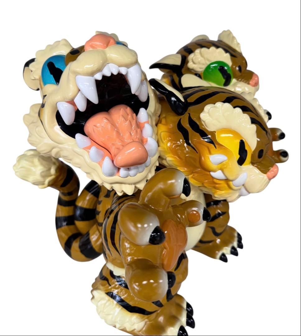 GRAPE BRAIN × STRANGECAT TOYS 三面猛虎 コショウ