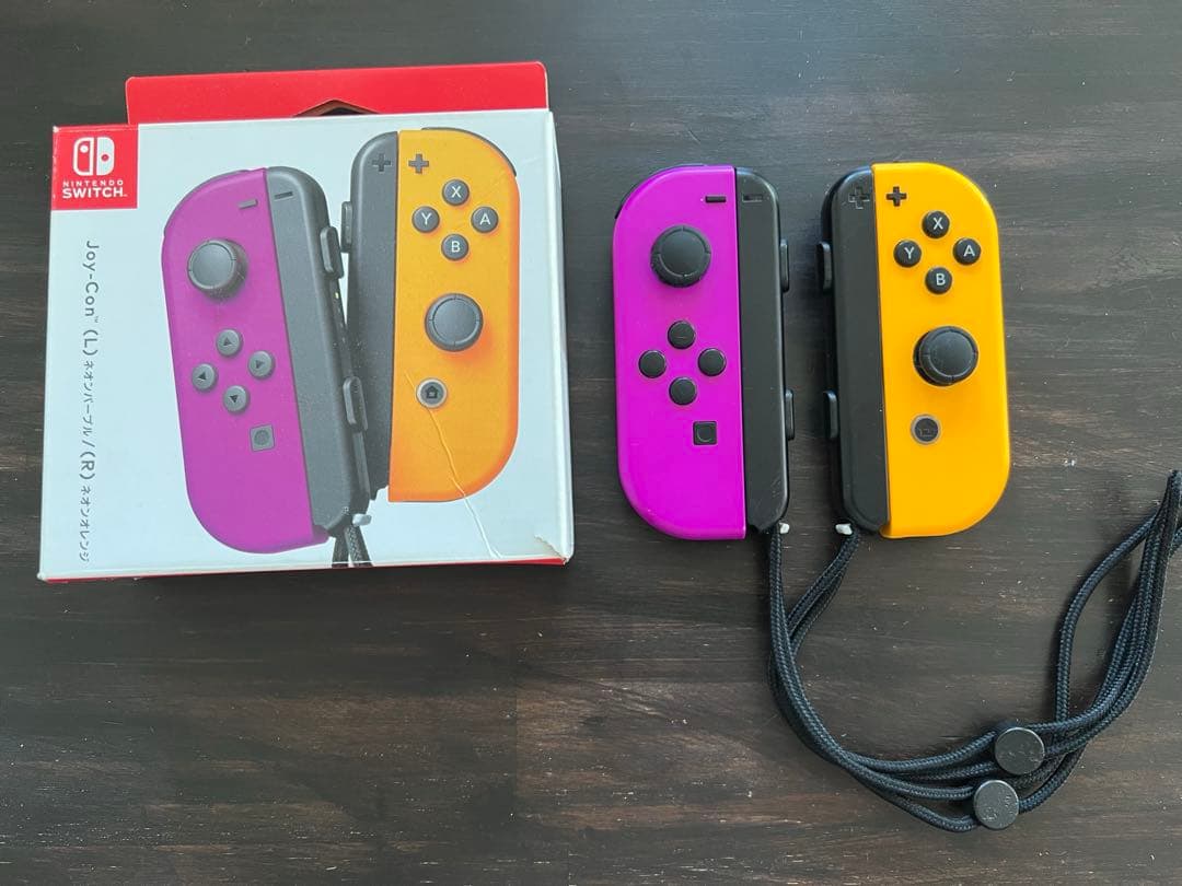 used NintendoSwitch 本体&マリオカートハンドル2つ付き