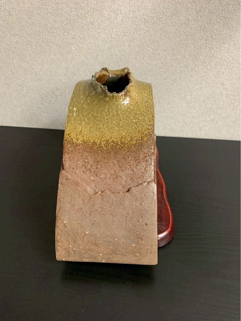 信楽焼 創作花器 富士山型 三角形陶器花器 木製台座付き