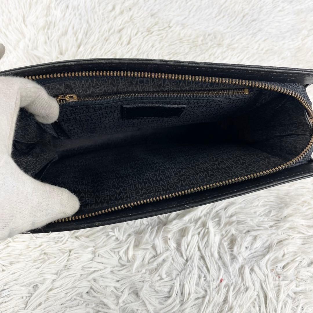 美品 GIANNI VERSACE レザー クラッチバッグ エンボス ファスナー