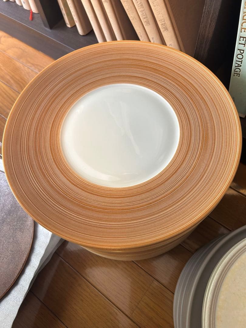 E. Couzon 白と金のストライプ皿 約30cm