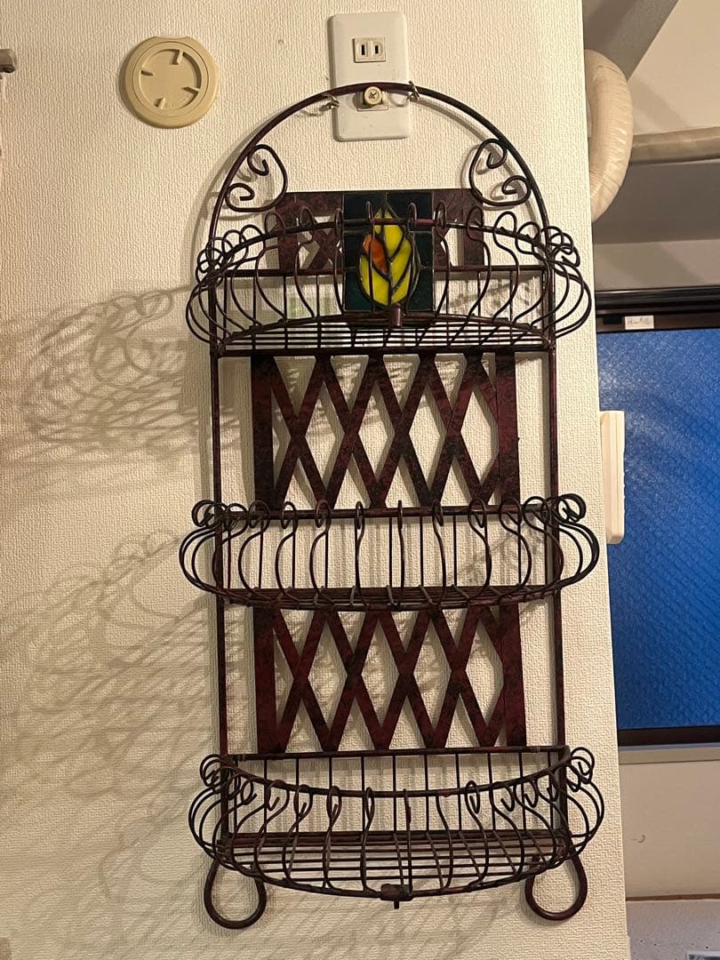 アンティーク ダークレッドの3段壁掛けラック