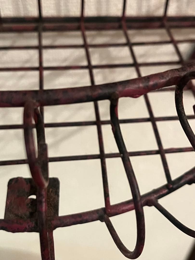 アンティーク ダークレッドの3段壁掛けラック