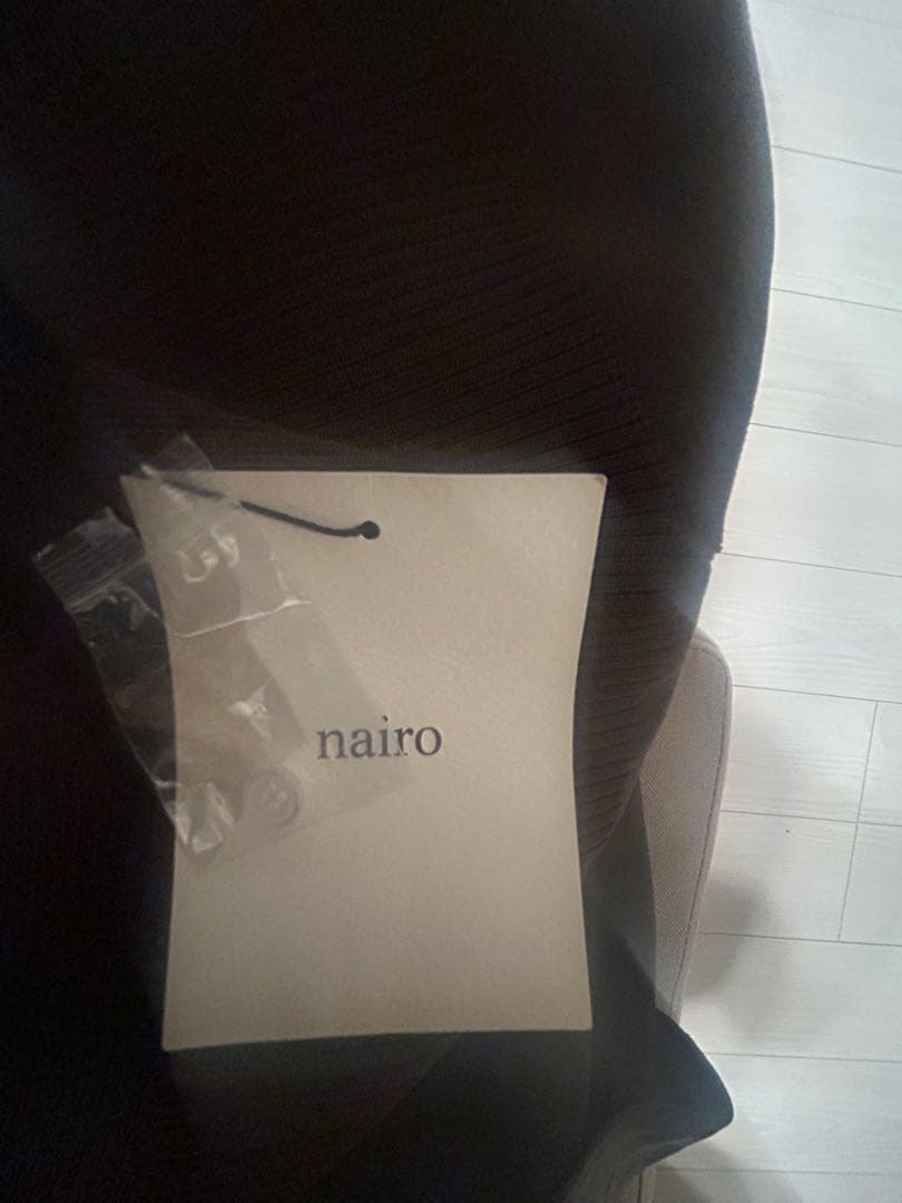 ブラウン　襟付きポロトップス+ナローAラインサテンスカート　nairo