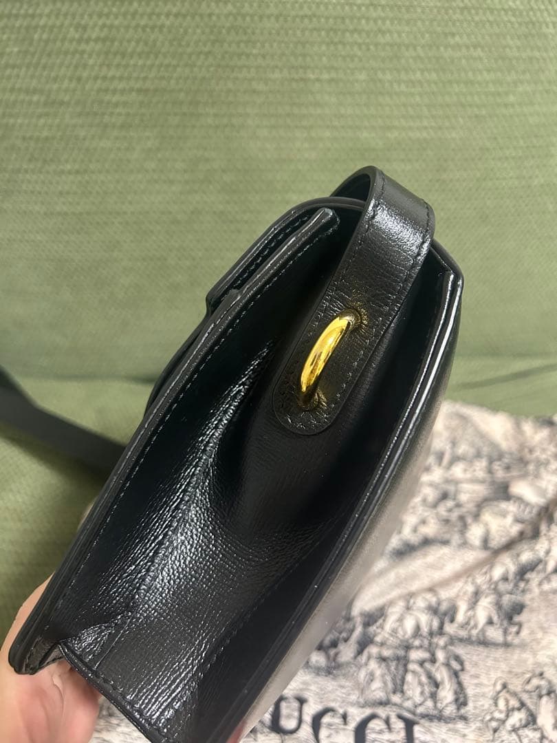 GUCCI ブラックレザーショルダーバッグ