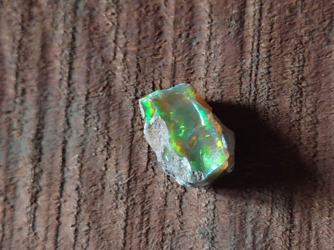 エチオピアウェロ産　オパール　ジュエリーグレード　 原石 鉱物標本