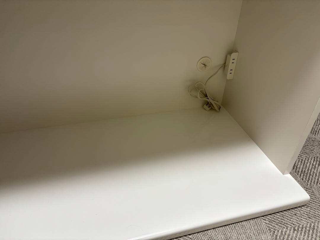 ホワイト食器棚