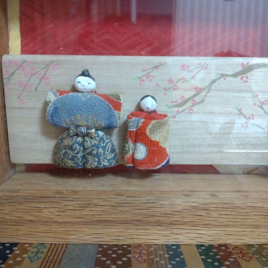 桐塑雛人形　板に桃手描　額入り　小型