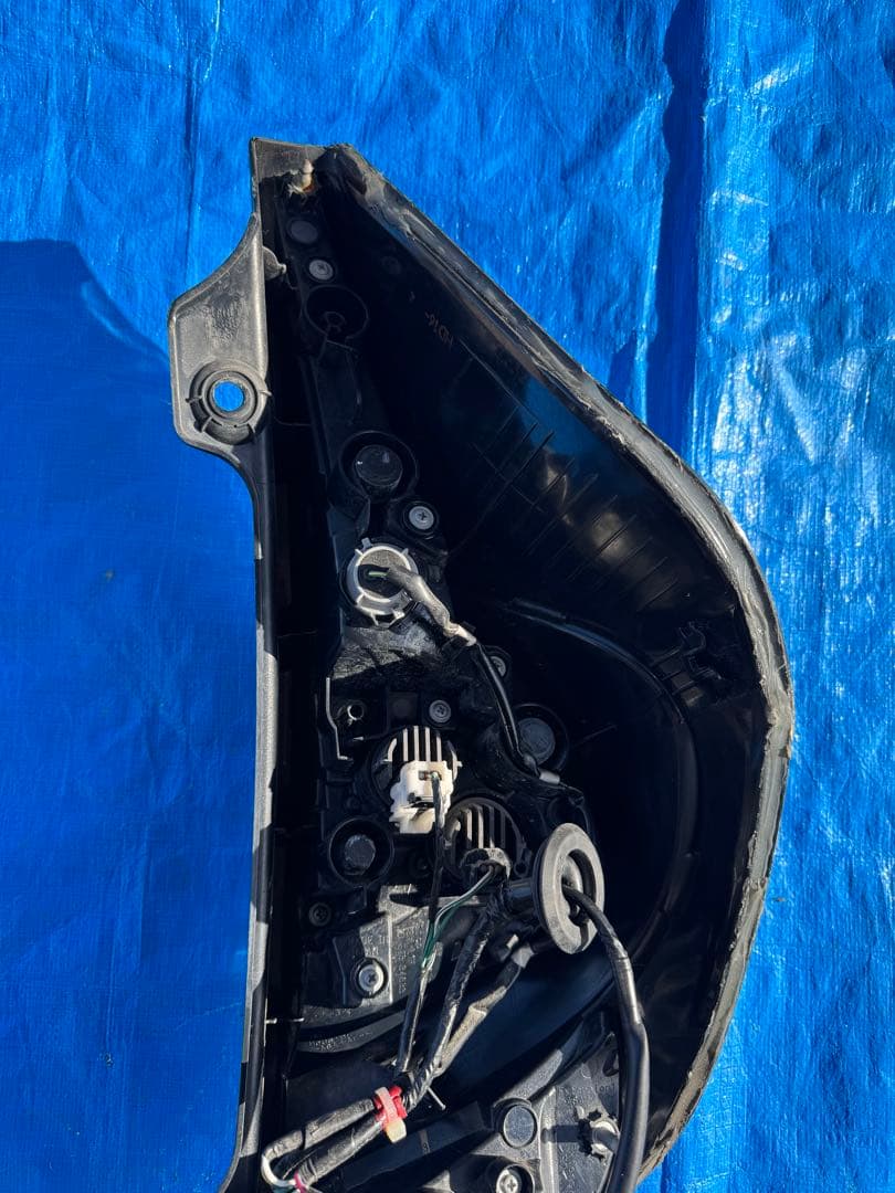 トヨタ アクア純正テールランプ 左側のみ