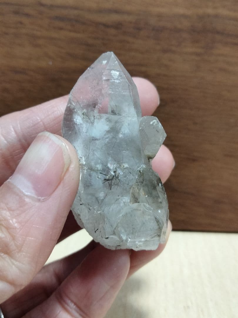 国産鉱物　山梨県　水晶クラスター　塩山竹森山　天然水晶　　トルマリン入り水晶99