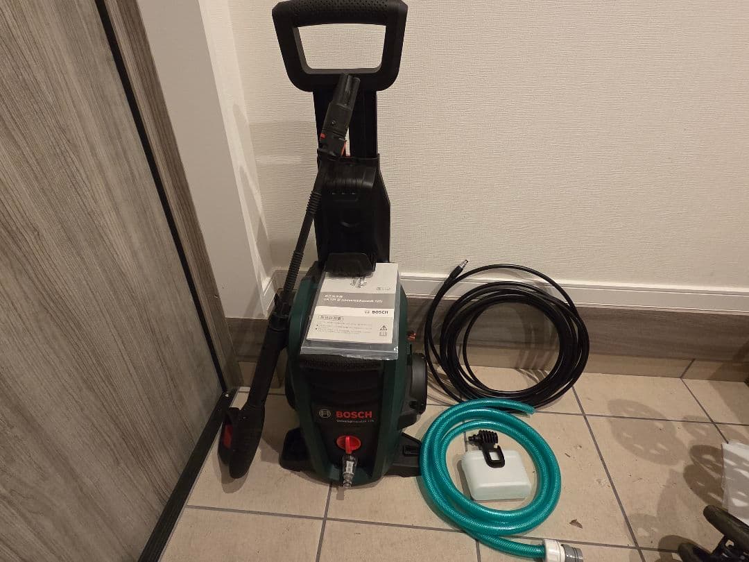 【美品】 BOSCH Universal Aquatak UA125 高圧洗浄機