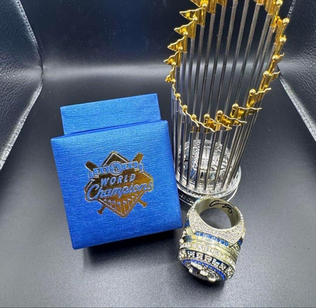 ドジャース 大谷翔平 チャンピオンリング 特製ケースミニトロフィーセット
