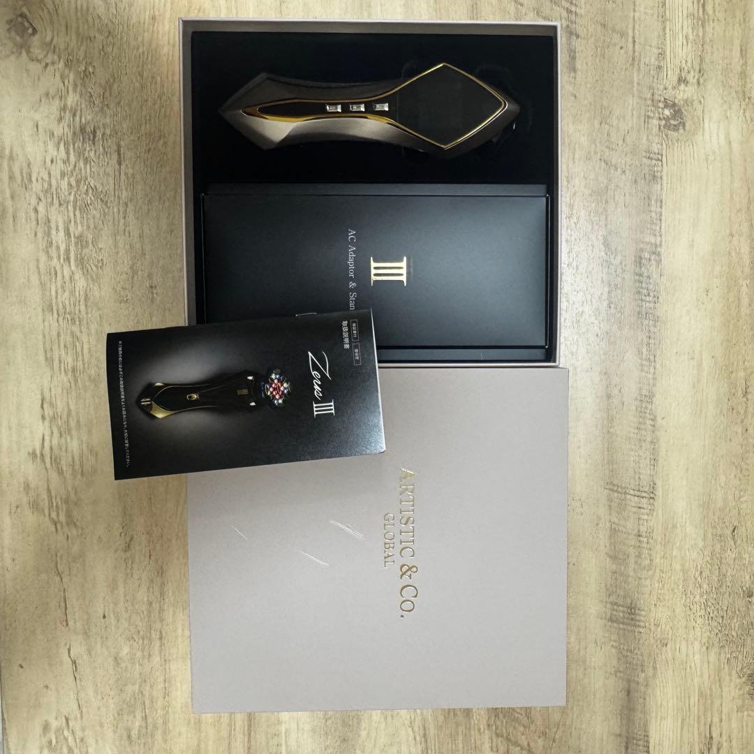 最終値下げ【美品】ARTISTIC & CO. Zeus III 正規品美顔器