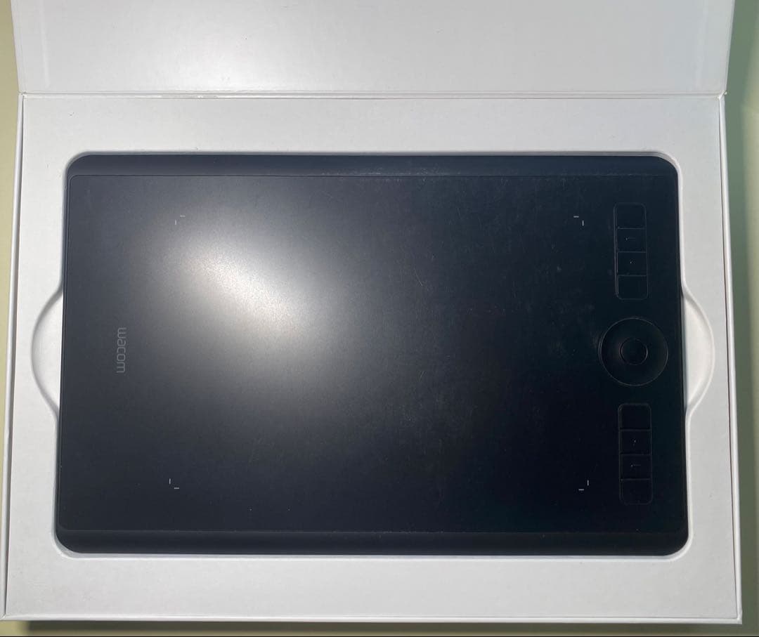 液タブ・ペンタブ Wacom Intuos Pro Medium PTH-660/K0