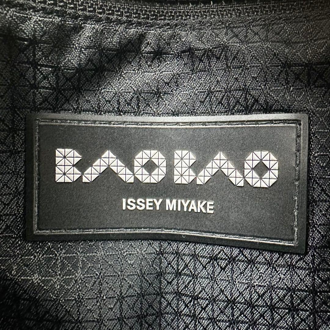 極美品 バオバオイッセイミヤケ レザー ショルダーバッグ ファスナー グレー