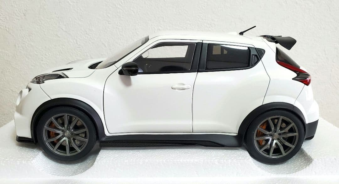 AUTOart 1/18 日産 ジュークR 2.0 ホワイト