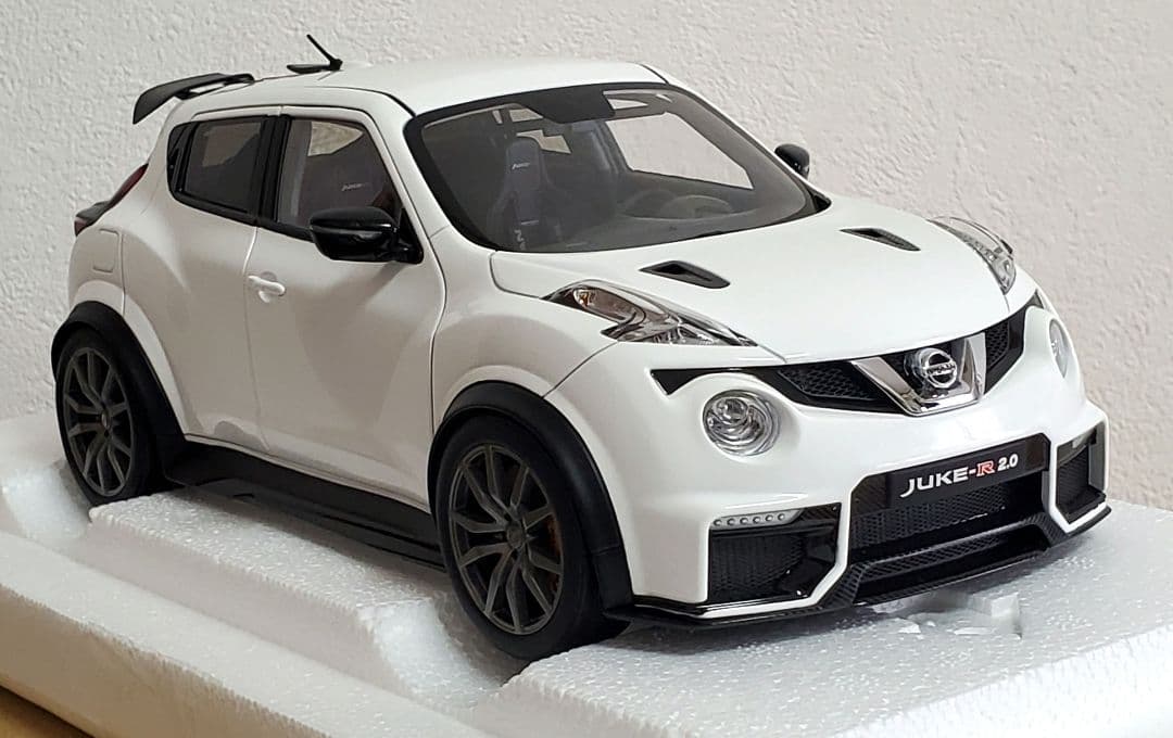 AUTOart 1/18 日産 ジュークR 2.0 ホワイト