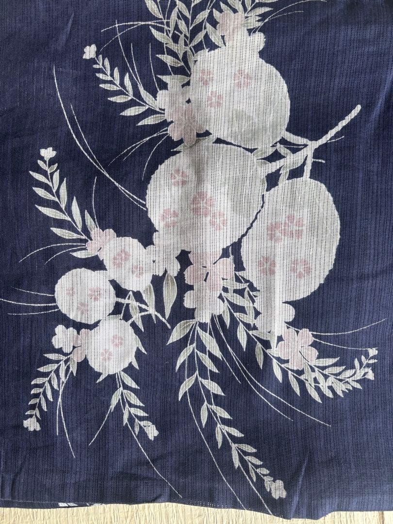 【綿麻　上品浴衣】古今　紺色 浴衣 単品　ピンク小花＆葉模様 手縫い 着物風にも