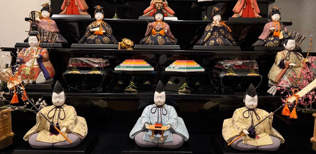 七段雛飾り（木目込人形）