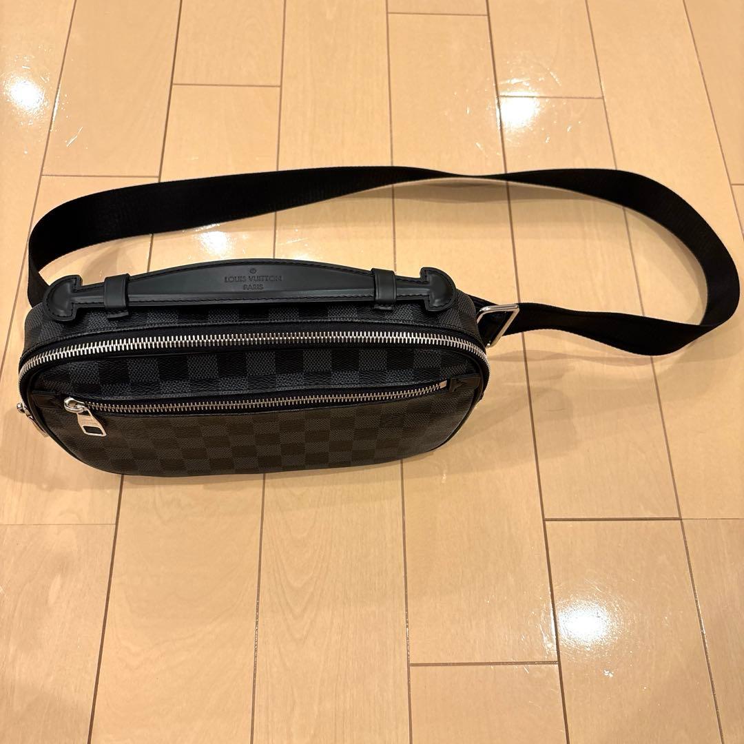 ルイヴィトン　ほぼ未使用品 ダミエグラフィット アンブレール　ショルダーバッグ