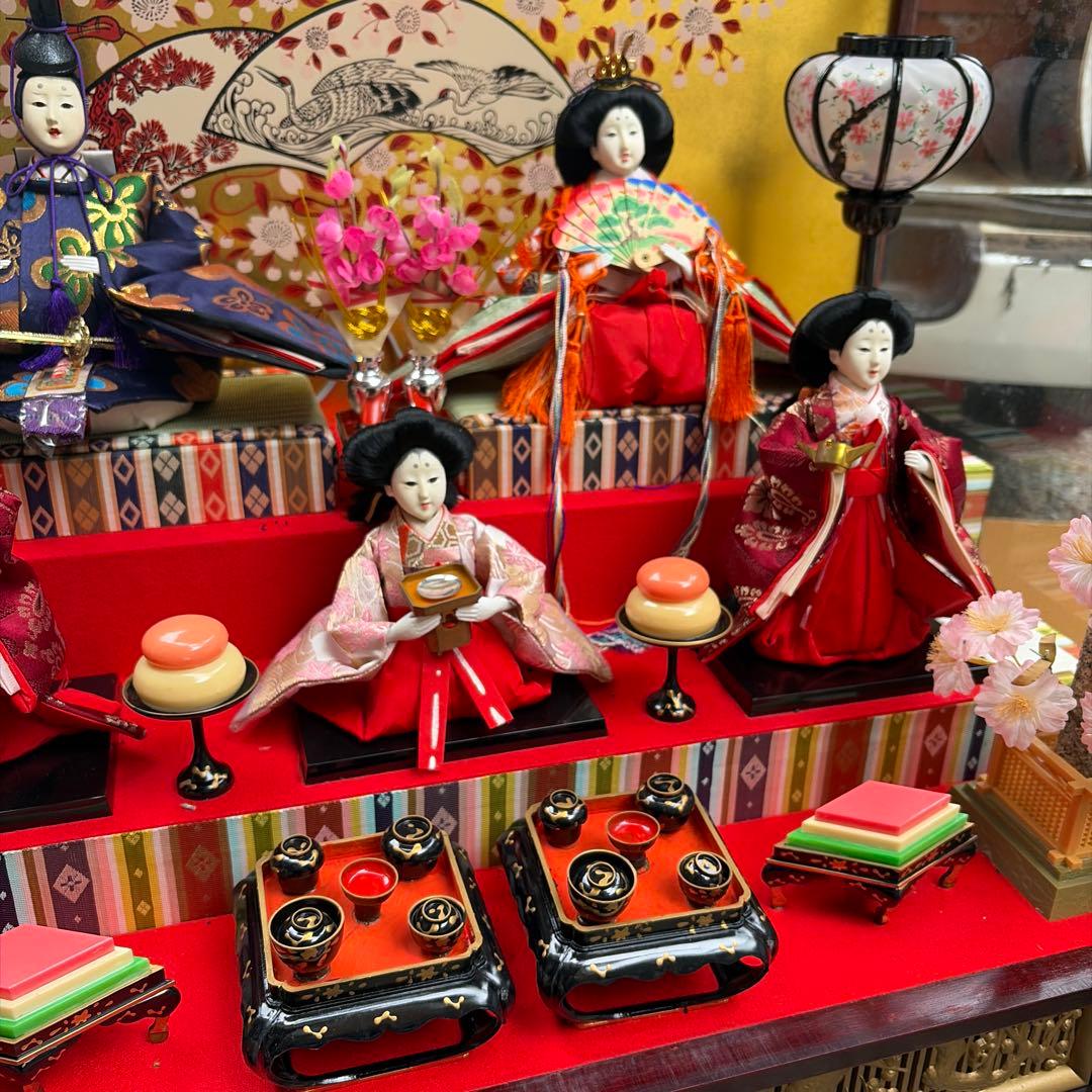 雛人形　雛壇　完成品　ガラスケース入り　オルゴール付き
