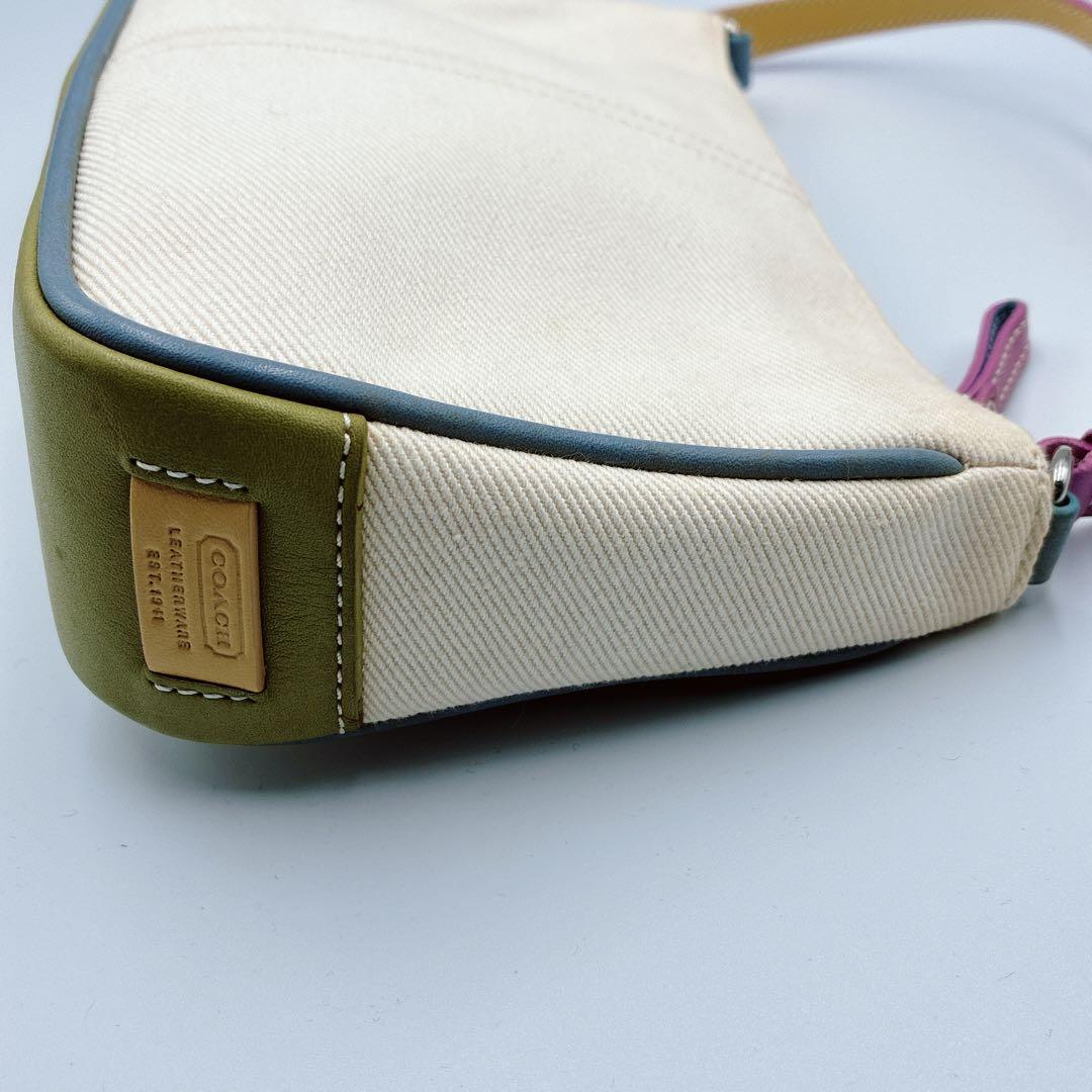 希少⭐️COACH コーチ　アクセサリーポーチ　渋谷限定　フラワー　アップリケ