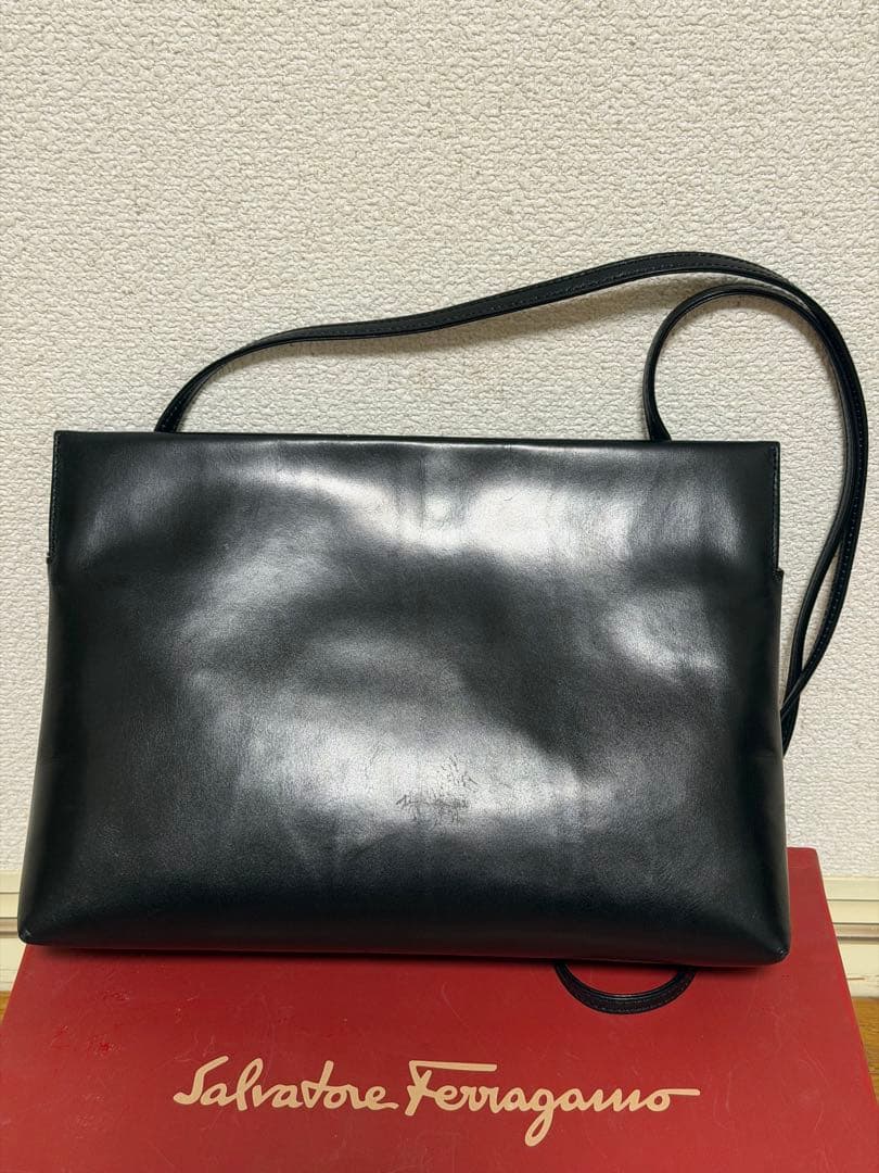【極美品】【ヴィンテージ】サルバトーレフェラガモ　ショルダーバッグ　ブラック