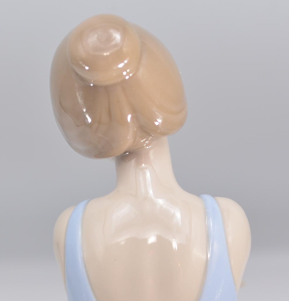 座るバレリーナ　★リヤドロ　スペイン　ポーセリン　光沢仕上げ　絶版　箱付き