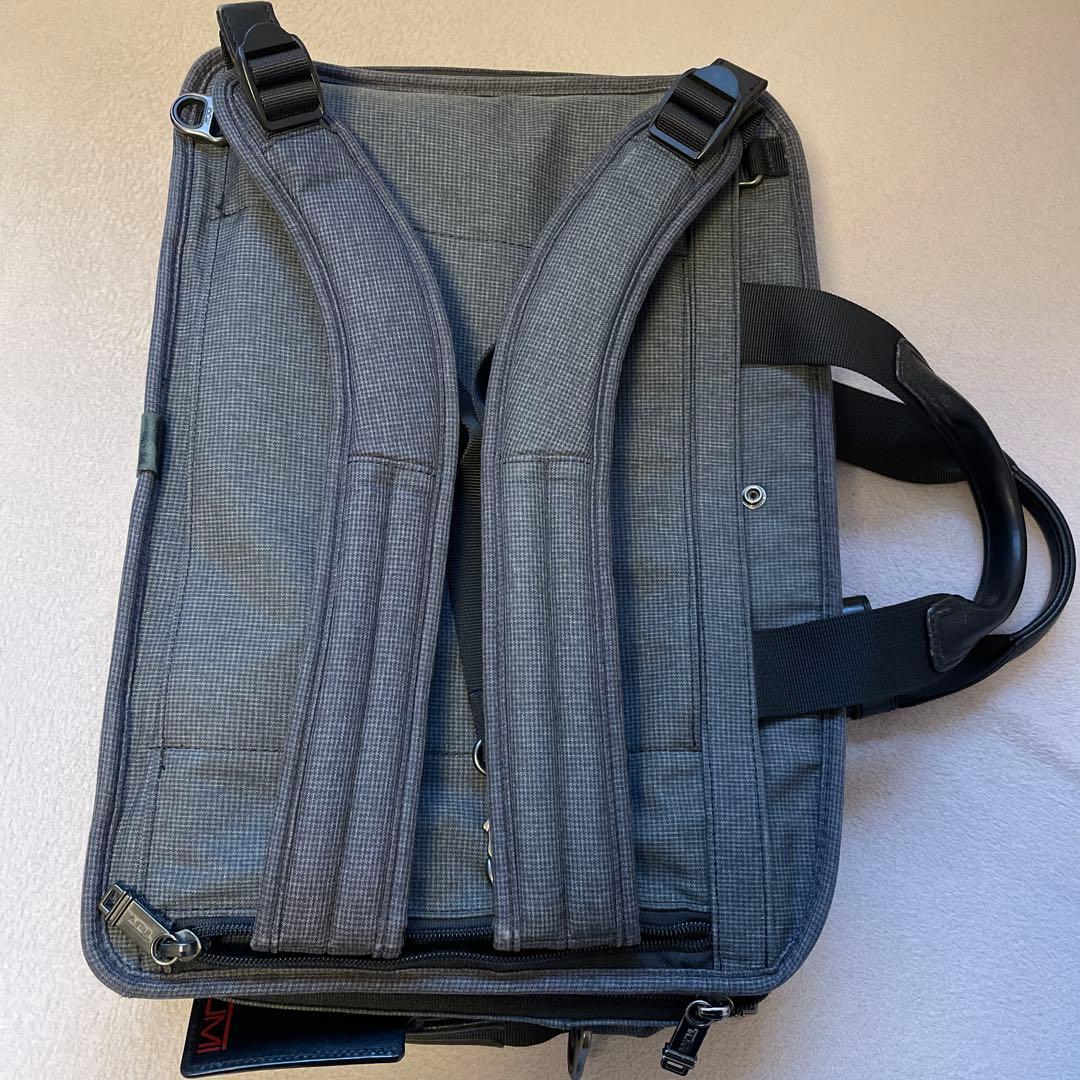 TUMI グレー ビジネスバッグ