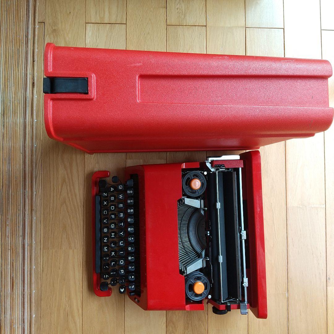 クラシック赤色タイプライター