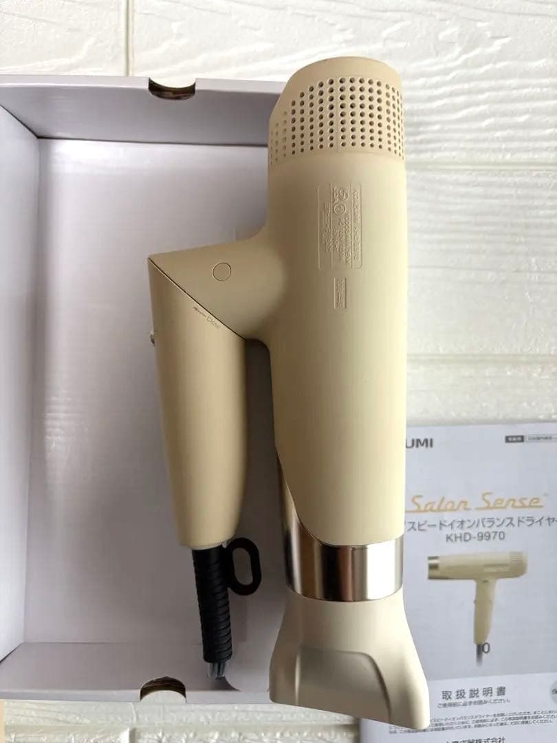 HIGH SPEED ION ドライヤー　コイズミ　ホワイト