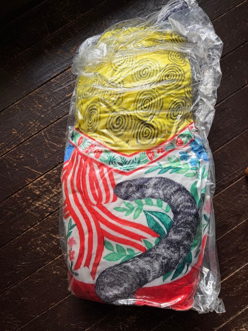 ヒグチユウコ　ネコリョーシカ　クッション