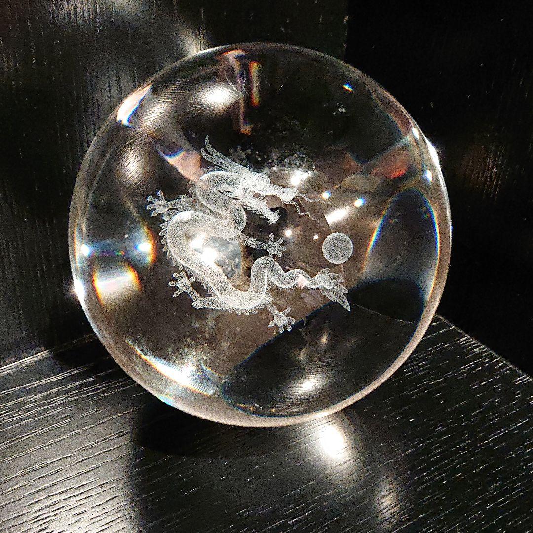 龍内包水晶の球体(木製回転台座付き)