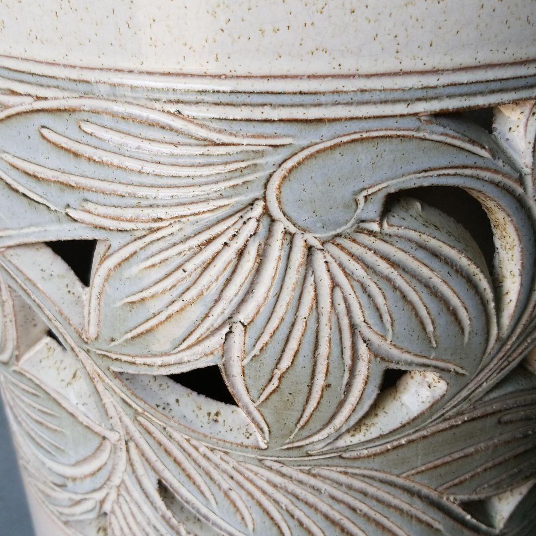 信楽焼傘立て  大容量❗唐草彫 大 高さ４７cm