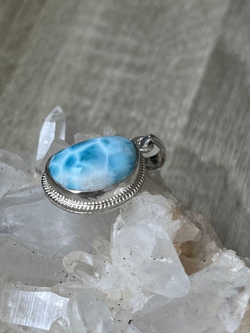 天然石ラリマー☆高品質！しずく型ペンダントトップ②☆濃いブルーかめ模様が美しい！